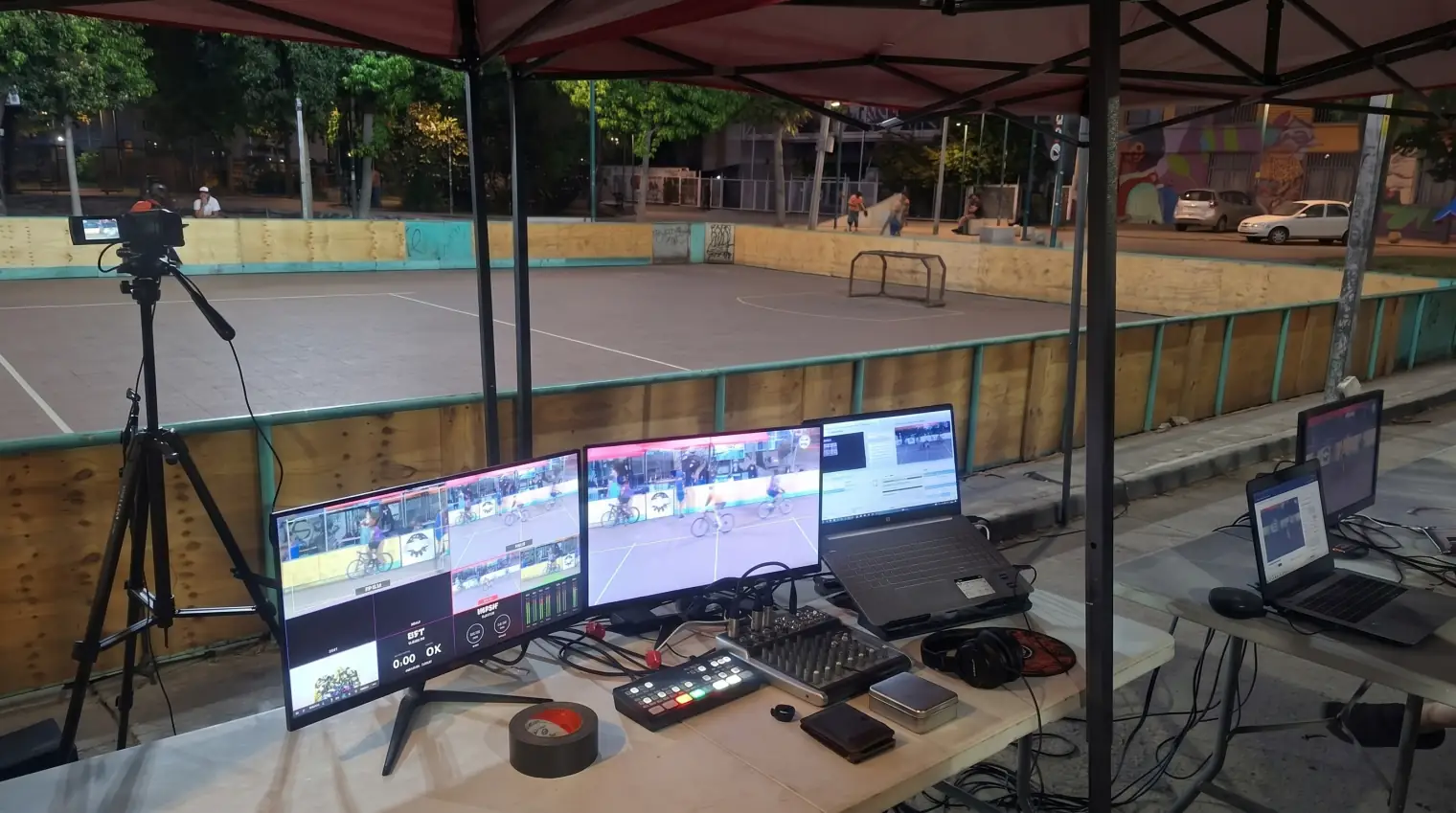 Setup de transmisión multicámara en torneo de bicipolo